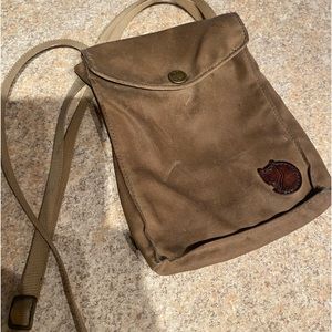 Fjallraven Pocket Dark tan